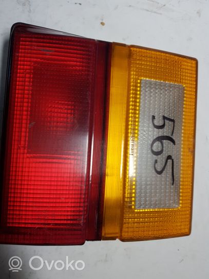 Audi 200 Lampy tylnej klapy bagażnika 443945226