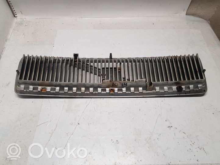 Volvo 440 Grille de calandre avant 467366