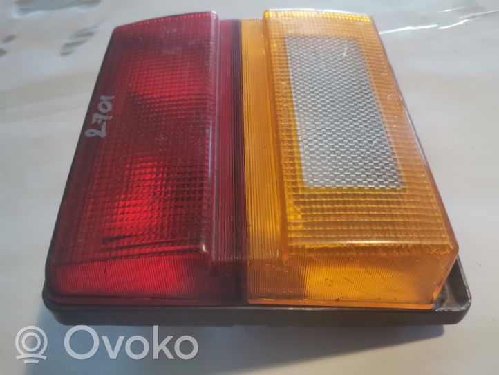 Audi 200 Lampy tylnej klapy bagażnika 443945225