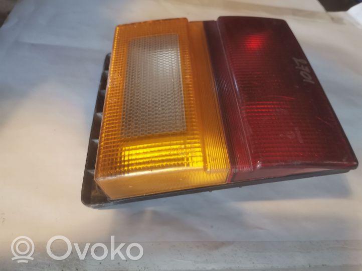 Audi 200 Lampy tylnej klapy bagażnika 443945225