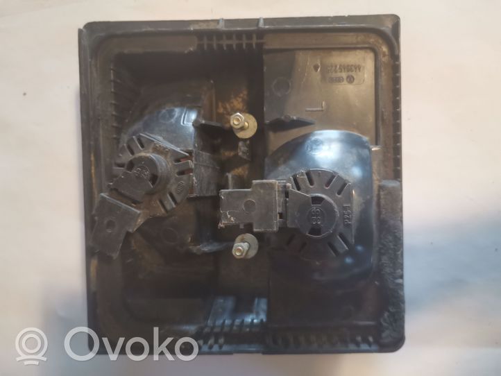 Audi 200 Lampy tylnej klapy bagażnika 443945225