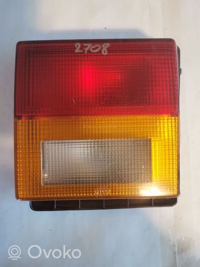 Audi 80 90 B2 Lampy tylnej klapy bagażnika 811945226