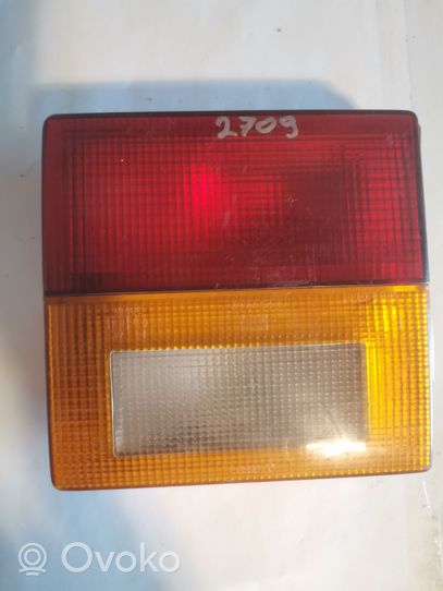 Audi 80 90 B2 Lampy tylnej klapy bagażnika 811945226