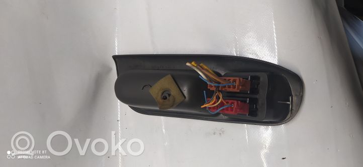 Renault Scenic I Przyciski szyb 7700431172