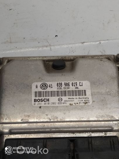 Volkswagen PASSAT B5 Variklio valdymo blokas 038906019CJ