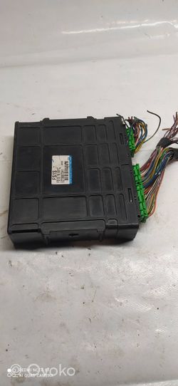 Mazda MPV II LW Calculateur moteur ECU FS1S18881C