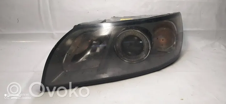 Volvo V50 Lampa przednia 30698885