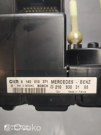 Mercedes-Benz C W202 Ilmastoinnin ohjainlaite 2108303185
