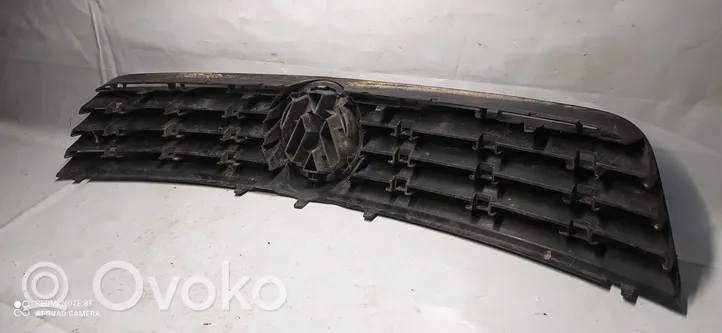 Volkswagen PASSAT B5 Front grill 3B0853653C