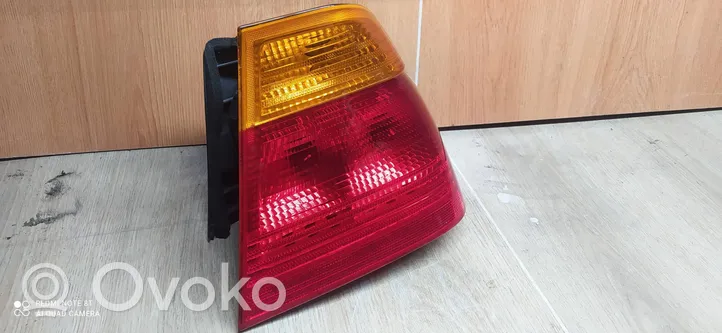 BMW 3 E46 Lampy tylnej klapy bagażnika 8364922