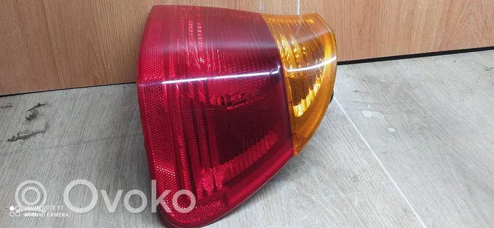 BMW 3 E46 Lampy tylnej klapy bagażnika 8364922