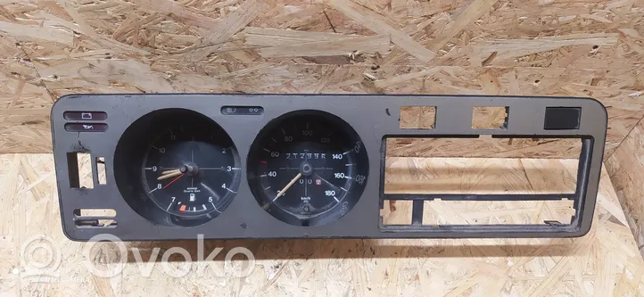 Volkswagen Golf I Compteur de vitesse tableau de bord 171919033J