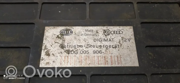 Volkswagen PASSAT B3 Module de contrôle de boîte de vitesses ECU 5dg00590621