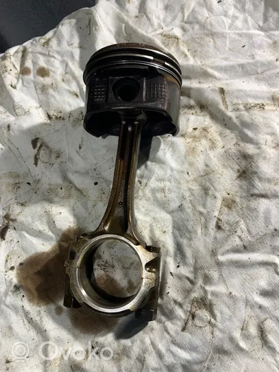 Nissan Micra Piston avec bielle 