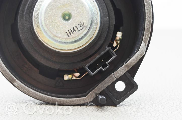 Audi Q3 8U Garsiakalbis (-iai) galinėse duryse 8U0035416B