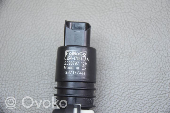 Ford Kuga II Pompa spryskiwacza szyby przedniej / czołowej CJ5417664AA