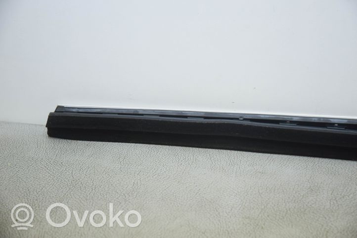 Mercedes-Benz C W205 Moulures des vitres de la porte arrière A2056702901