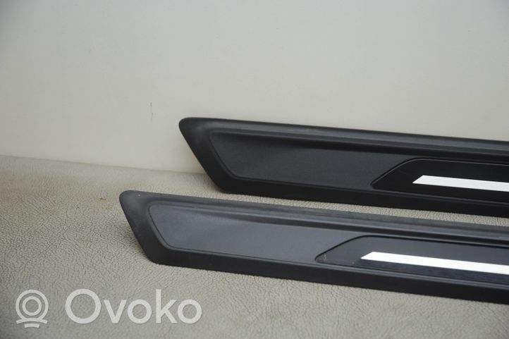 BMW 2 F22 F23 Kita slenkscių/ statramsčių apdailos detalė 7149477