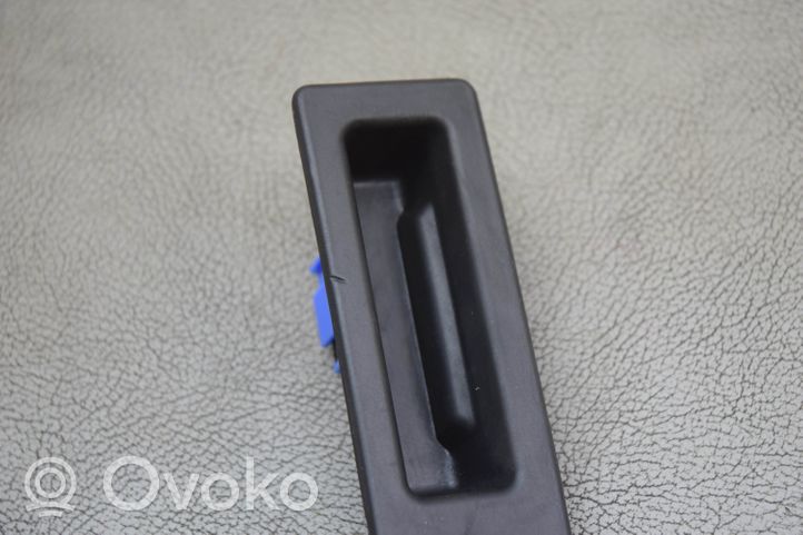 BMW 3 F30 F35 F31 Przycisk otwierania klapy bagażnika 7368752