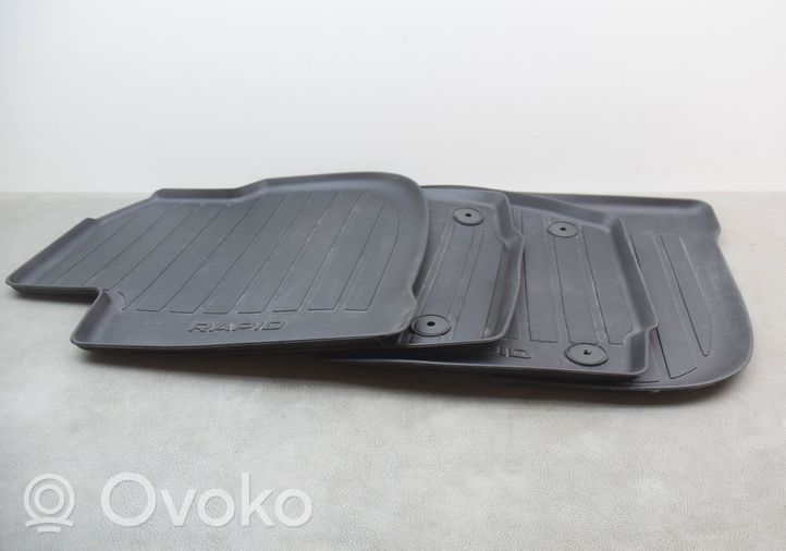 Skoda Rapid (NH) Kit tapis de sol auto 5JB061550