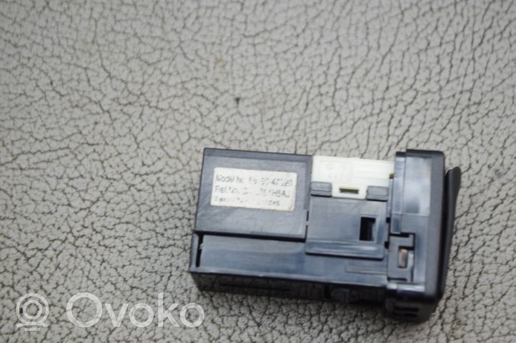 Toyota Prius (XW30) AUX-pistokeliitin FA0600058