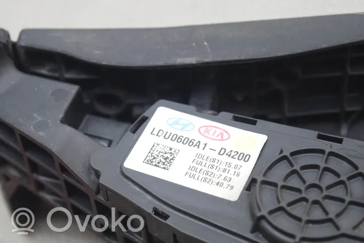 KIA Optima Akseleratora pedālis LDU0606A1D4200