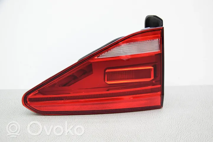 Volkswagen Touran III Luci posteriori del portellone del bagagliaio 5TA945093D