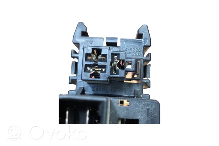 Nissan Navara D40 Fuse module 71545226