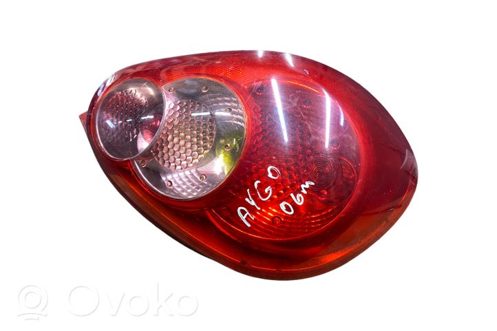 Toyota Aygo AB10 Lampa tylna 815600H020