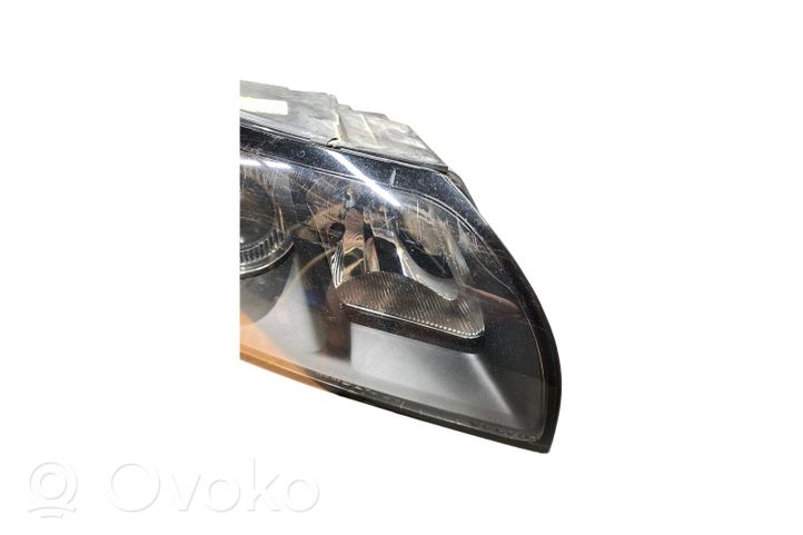 Volvo S40 Lampa przednia 31213185