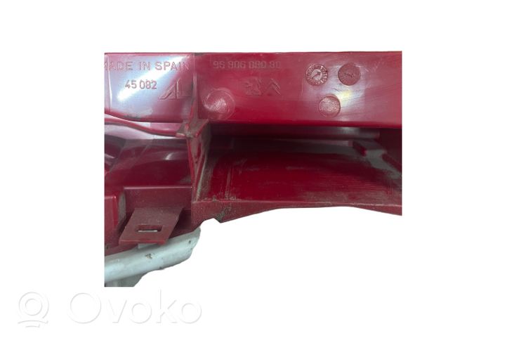 Citroen Berlingo Luz trasera/de freno 9680608080