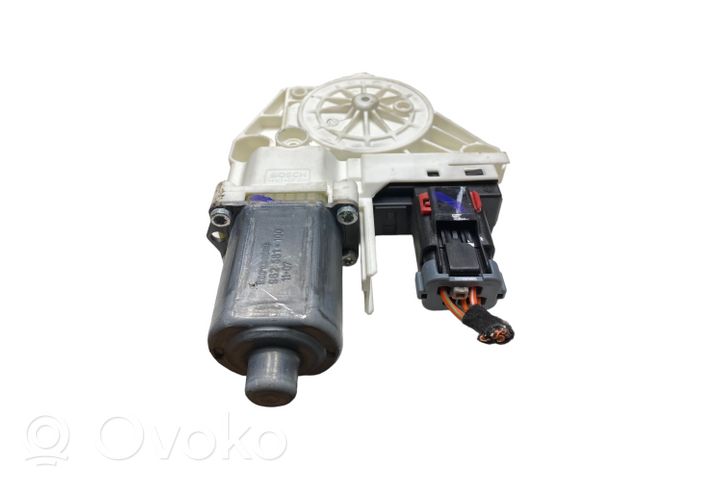 Fiat Freemont Moteur de lève-vitre de porte avant 0130822473