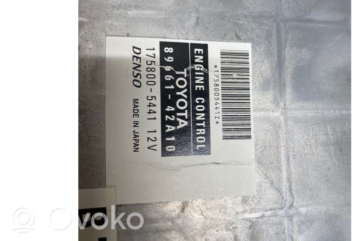 Toyota RAV 4 (XA20) Variklio valdymo blokas 8966142A10