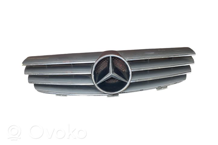 Mercedes-Benz CLK A209 C209 Etupuskurin ylempi jäähdytinsäleikkö A2098800023