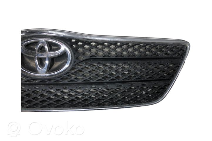 Toyota Corolla E120 E130 Maskownica / Grill / Atrapa górna chłodnicy 3065I010