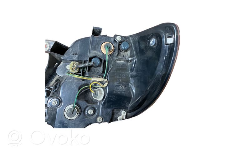 Subaru Impreza II Lampa tylna 22020918