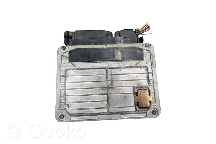 Volkswagen Golf IV Dzinēja vadības bloks 06A906019