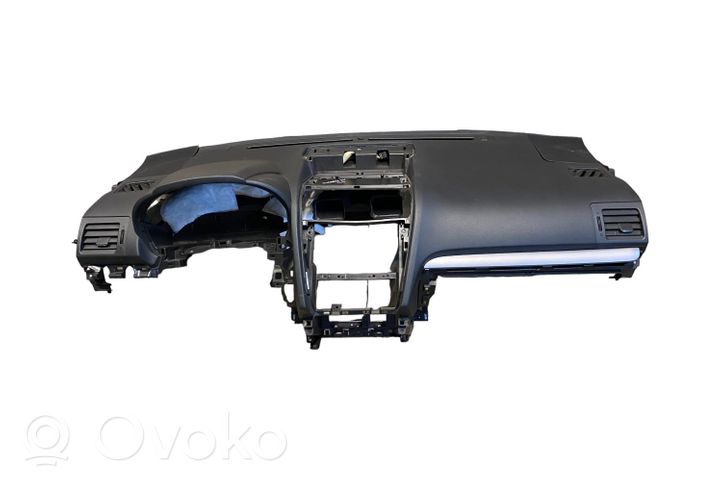Subaru XV Панель S16600420