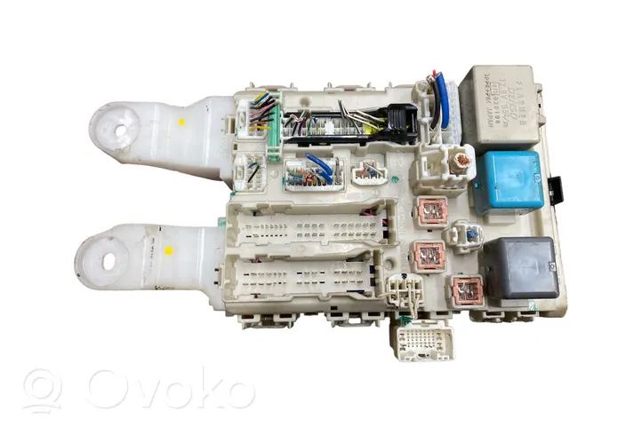 Toyota Auris 150 Sulakemoduuli 8273002130A