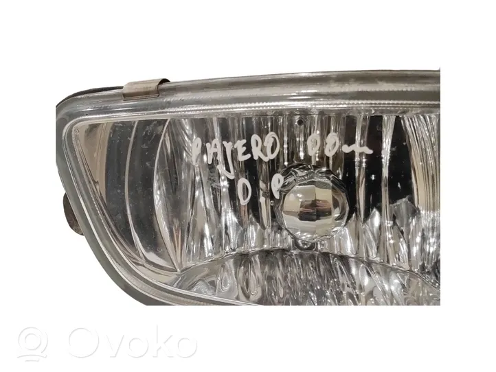 Mitsubishi Pajero Передняя противотуманная фара P0239