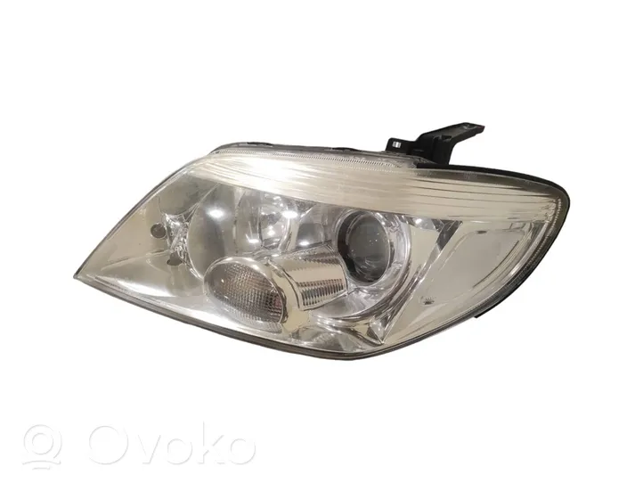 Mitsubishi Outlander Lampa przednia 90738200