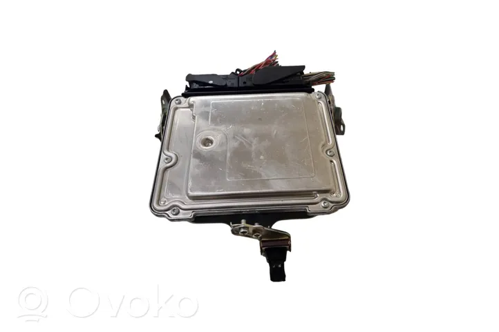 Toyota Corolla E120 E130 Variklio valdymo blokas 8966102A90