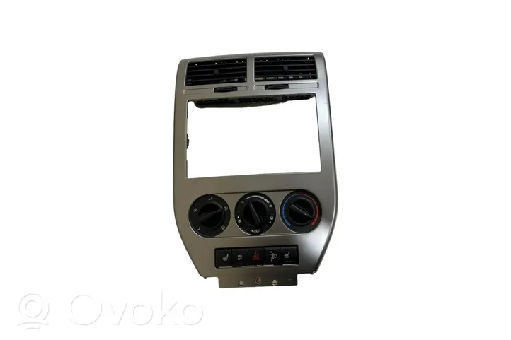 Jeep Compass Konsola środkowa / Radio / GPS 0YZ161SFAB