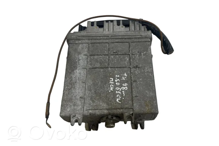 Volkswagen Transporter - Caravelle T4 Calculateur moteur ECU 074906021S