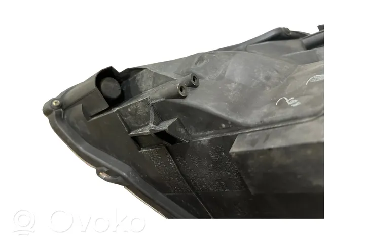 Toyota Avensis T270 Lampa przednia 1000017687