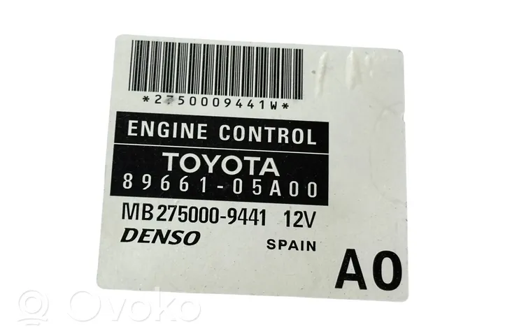 Toyota Avensis T220 Moottorin ohjainlaite/moduuli 8966105A00