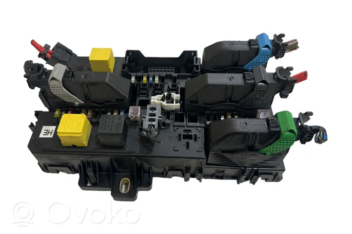 Opel Astra H Fuse module 13206757