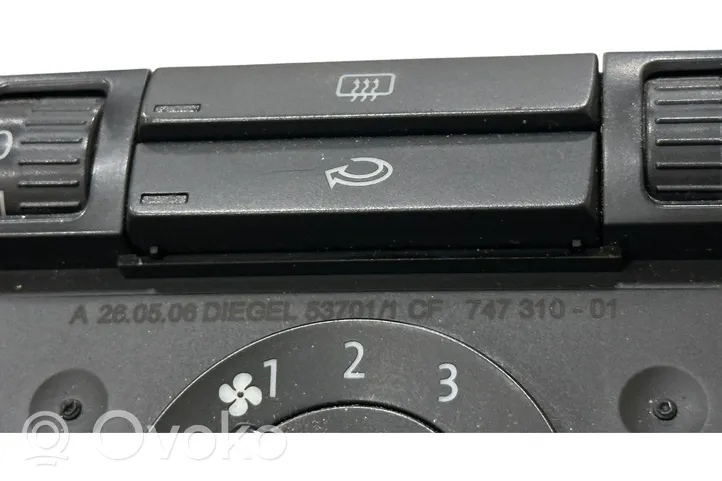 Volkswagen Caddy Unité principale radio / CD / DVD / GPS 5370171