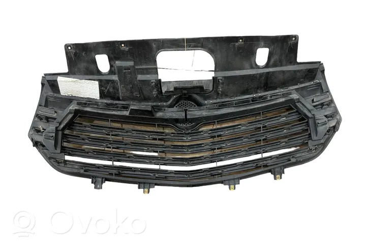 Opel Vivaro Front bumper upper radiator grill 214B25126R