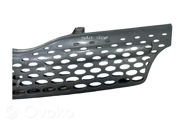 Toyota Yaris Verso Grille calandre supérieure de pare-chocs avant 5311152060